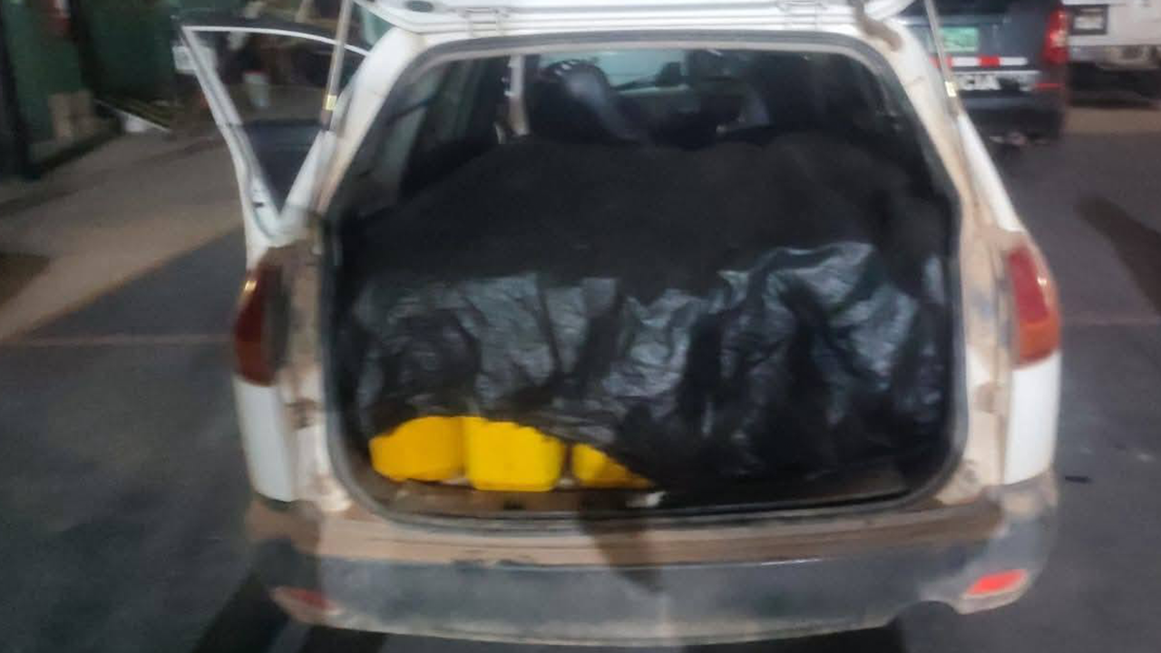 PNP desarticula a presunta banda que robaba combustible de obra regional en Azángaro